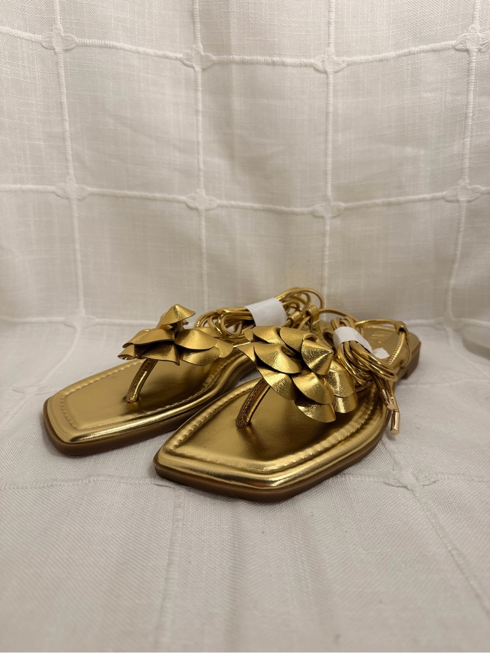 NWT I.N.C. Gilma Gold Flower Lace-Up Flat Sandals Size 8M